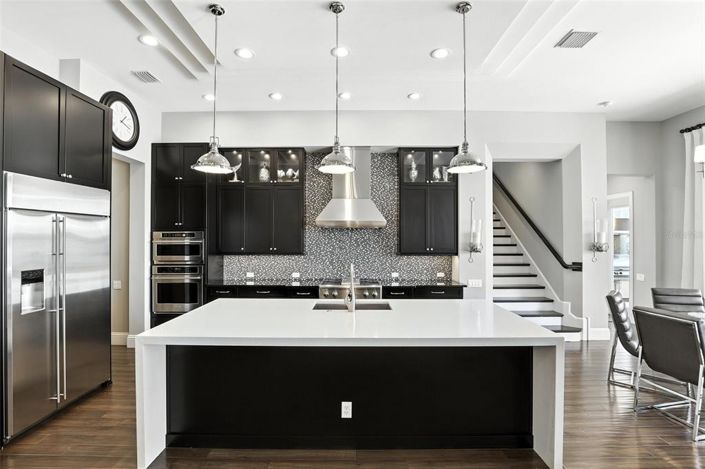 Image No.22-6 Bed Property for sale