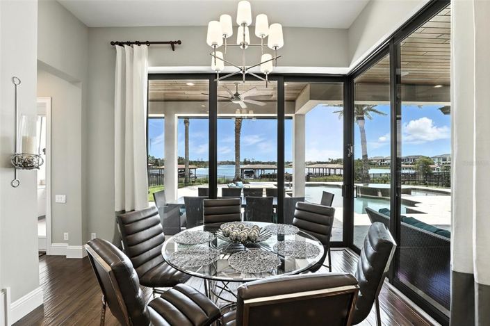 Image No.25-6 Bed Property for sale