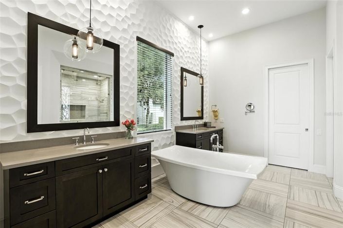 Image No.33-6 Bed Property for sale