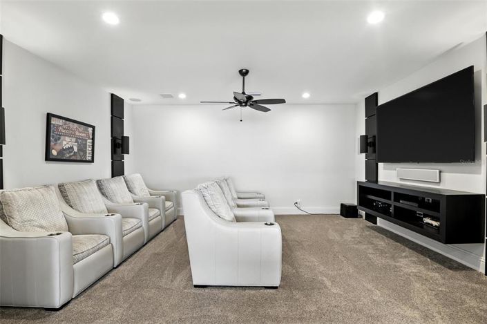 Image No.42-6 Bed Property for sale