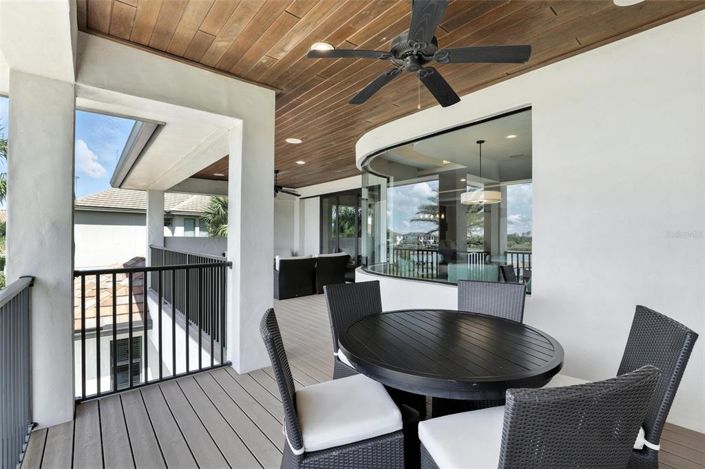 Image No.52-6 Bed Property for sale