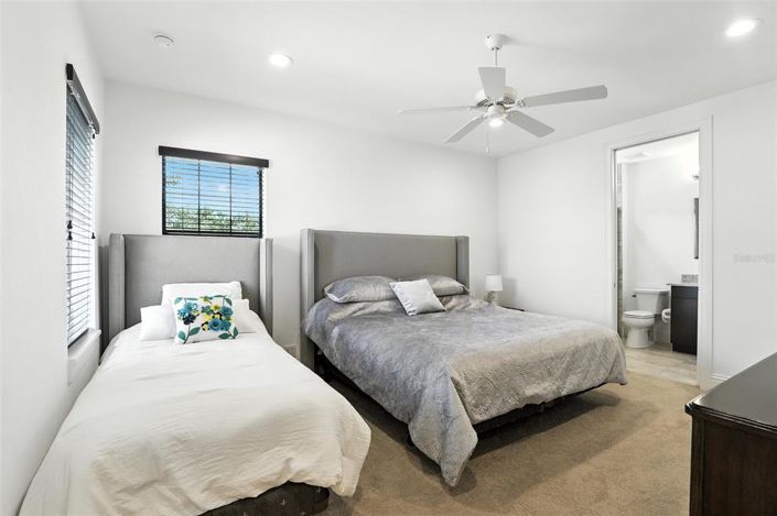 Image No.55-6 Bed Property for sale