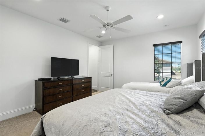 Image No.56-6 Bed Property for sale