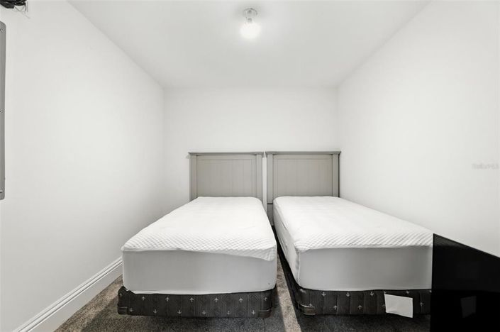 Image No.64-6 Bed Property for sale