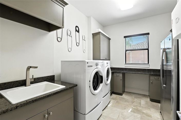 Image No.66-6 Bed Property for sale