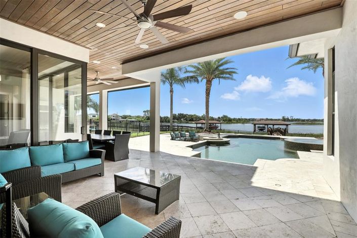 Image No.68-6 Bed Property for sale