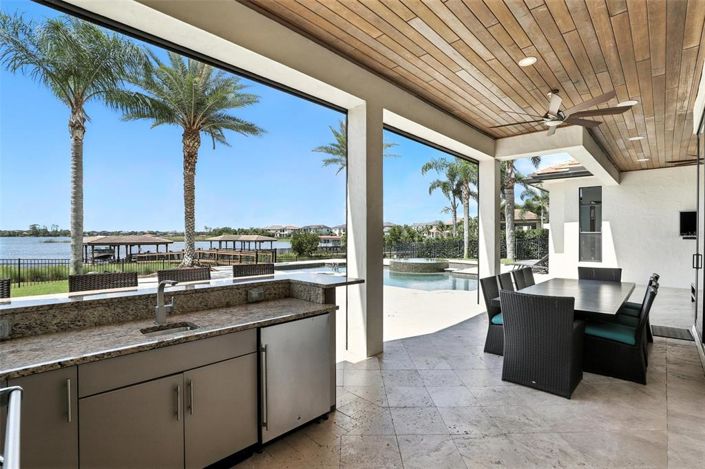 Image No.72-6 Bed Property for sale