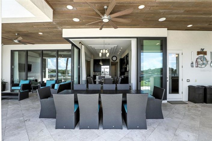 Image No.73-6 Bed Property for sale