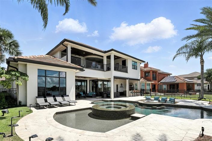 Image No.78-6 Bed Property for sale