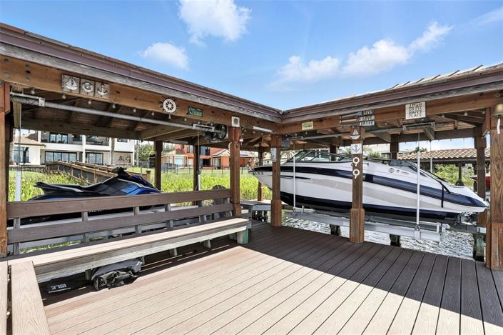 Image No.85-6 Bed Property for sale