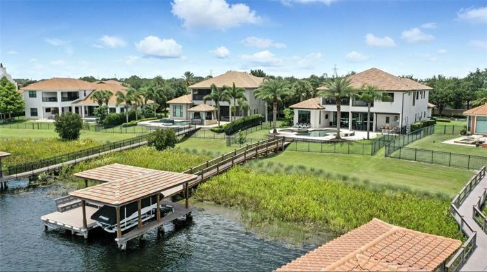 Image No.87-6 Bed Property for sale