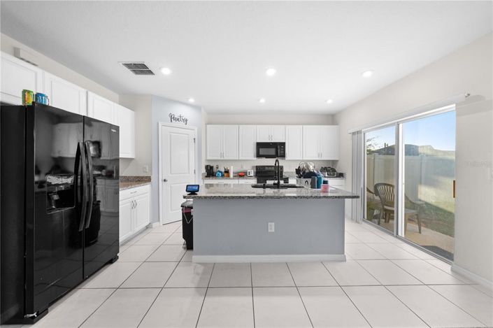 Image No.27-3 Bed Property for sale