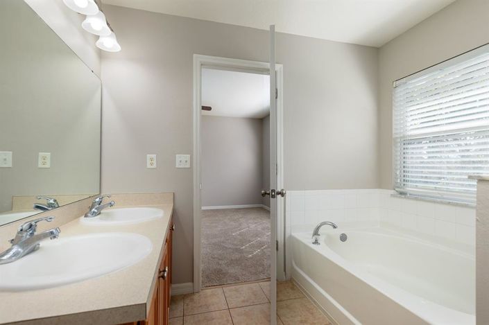 Image No.16-3 Bed Townhouse for sale