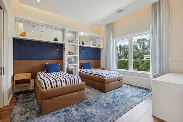 Image No.42-6 Bed Property for sale