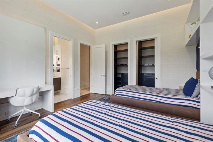 Image No.43-6 Bed Property for sale