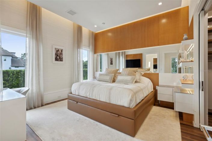 Image No.48-6 Bed Property for sale