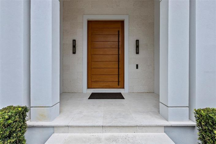 Image No.5-6 Bed Property for sale