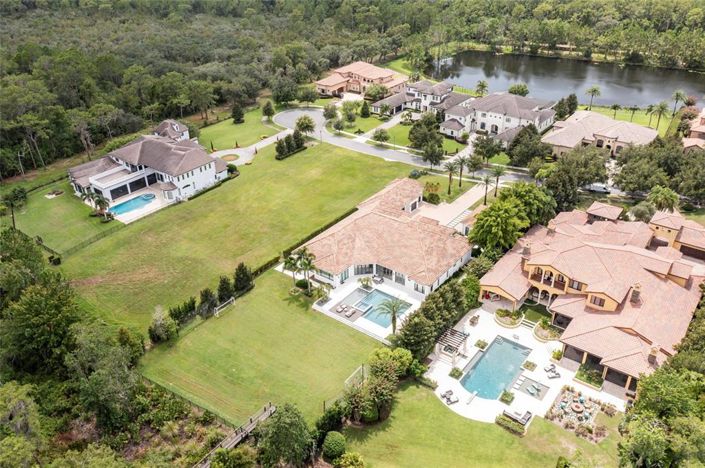 Image No.71-6 Bed Property for sale