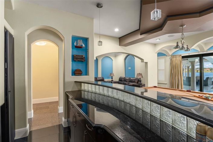 Image No.14-7 Bed Property for sale