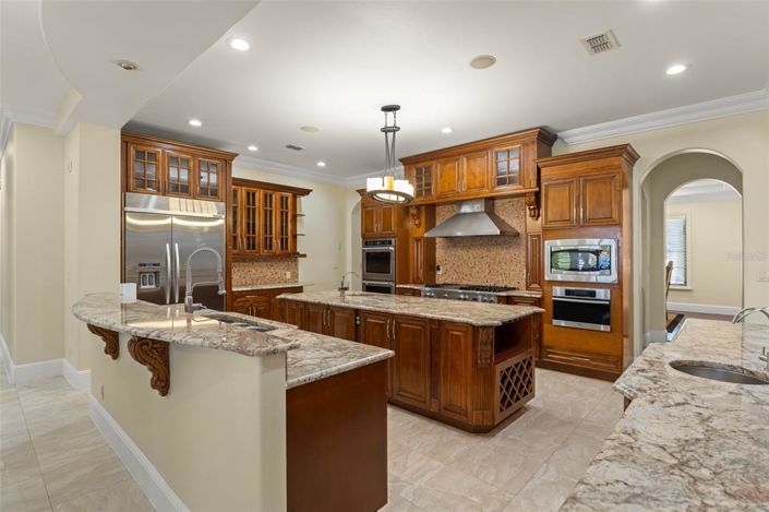 Image No.19-7 Bed Property for sale