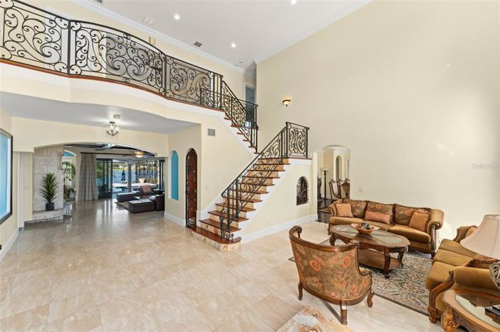 Image No.2-7 Bed Property for sale