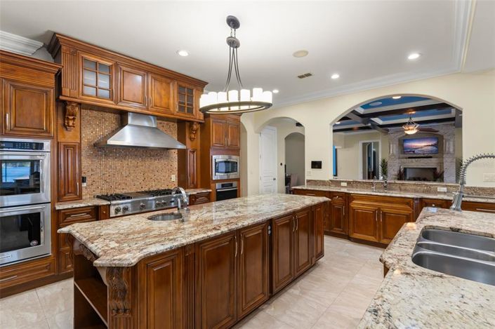 Image No.21-7 Bed Property for sale