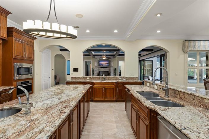 Image No.22-7 Bed Property for sale