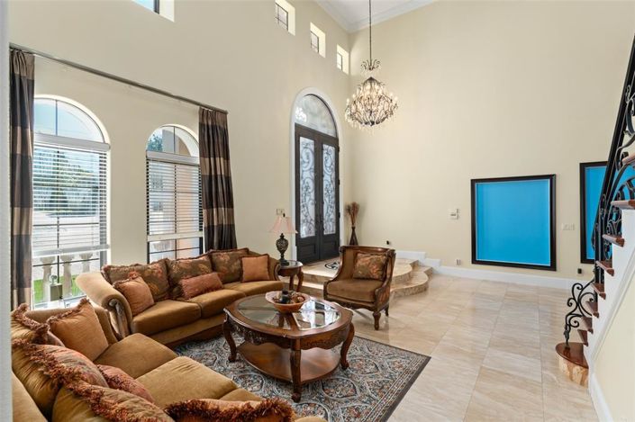 Image No.25-7 Bed Property for sale