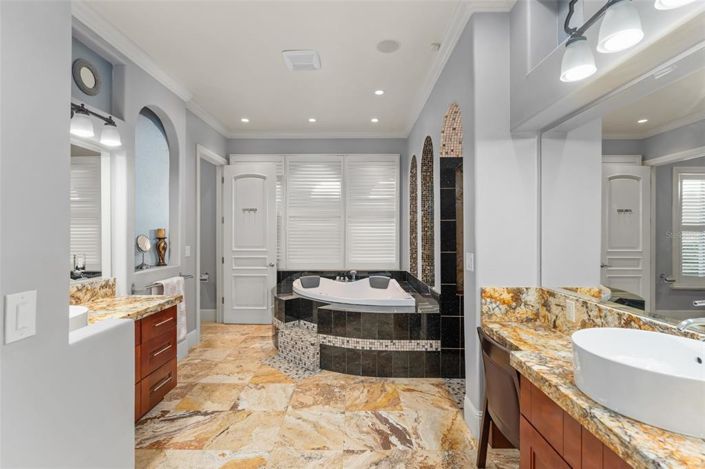 Image No.34-7 Bed Property for sale