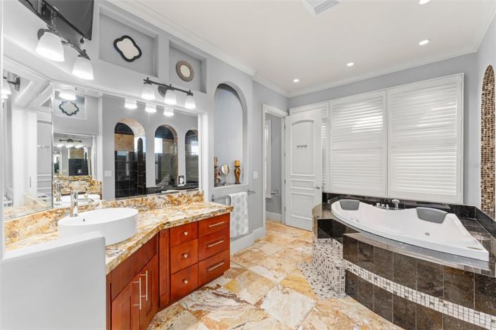 Image No.35-7 Bed Property for sale