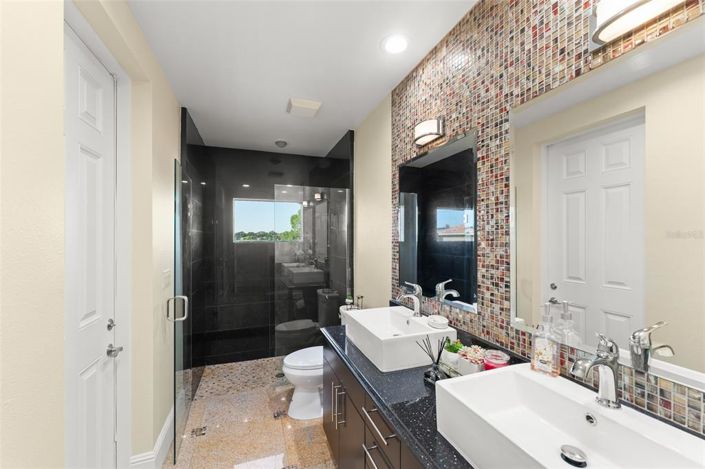 Image No.43-7 Bed Property for sale