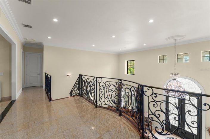 Image No.45-7 Bed Property for sale