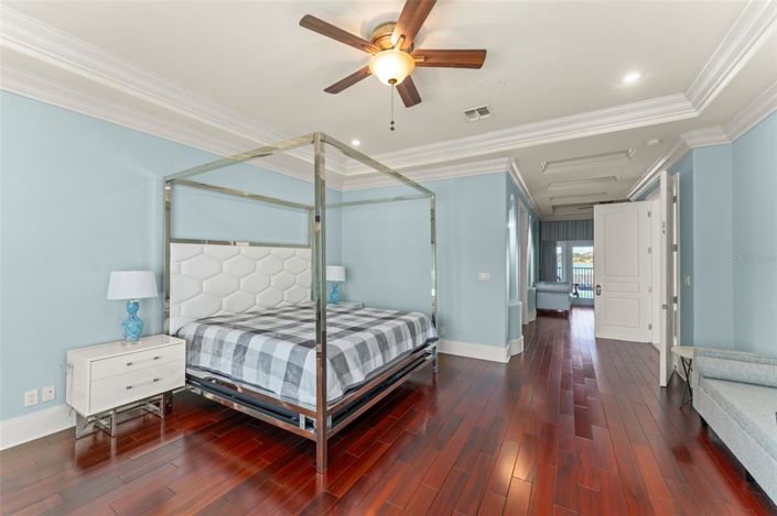 Image No.56-7 Bed Property for sale