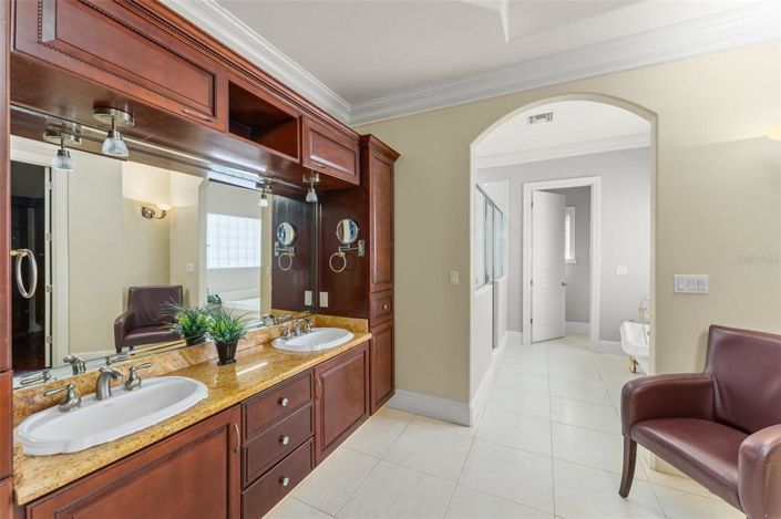 Image No.58-7 Bed Property for sale