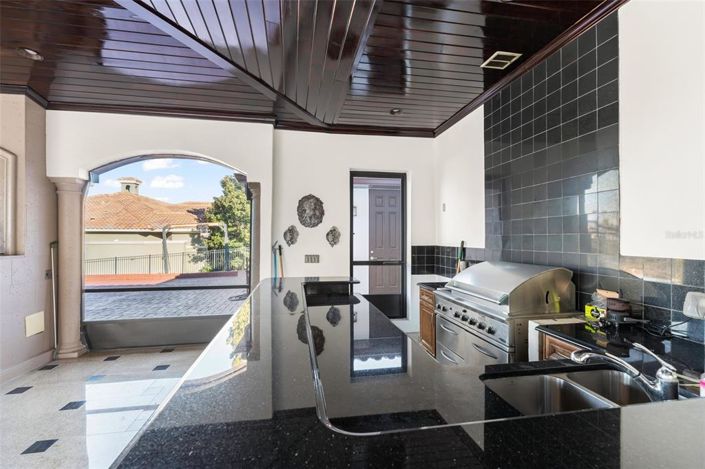 Image No.73-7 Bed Property for sale