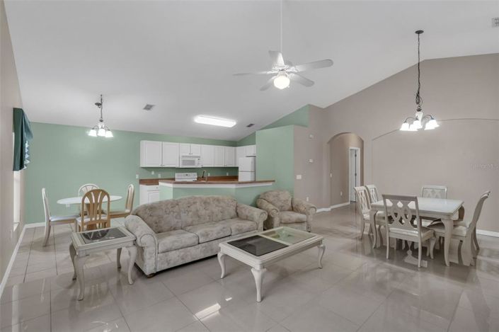 Image No.5-Propriété de 4 chambres à vendre à Kissimmee