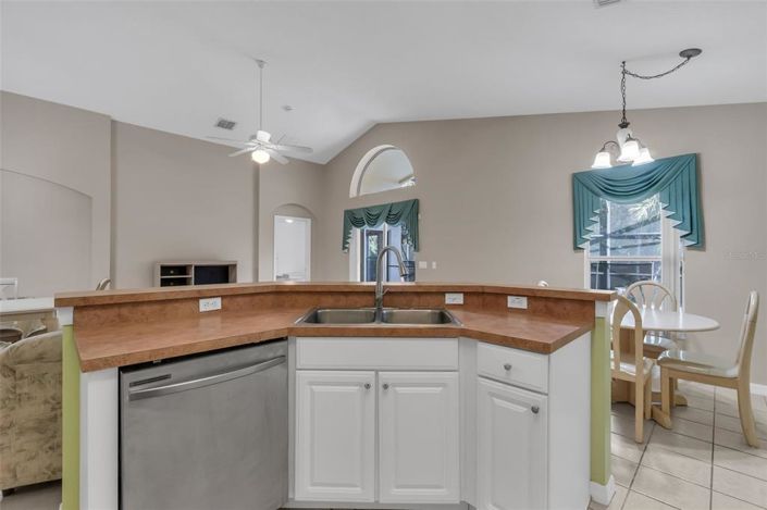 Image No.9-Propriété de 4 chambres à vendre à Kissimmee