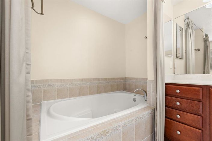 Image No.23-4 Bed Property for sale