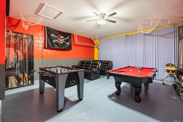 Image No.18-6 Bed Property for sale