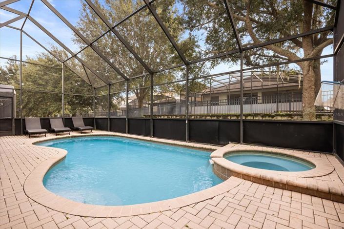 Image No.2-6 Bed Property for sale