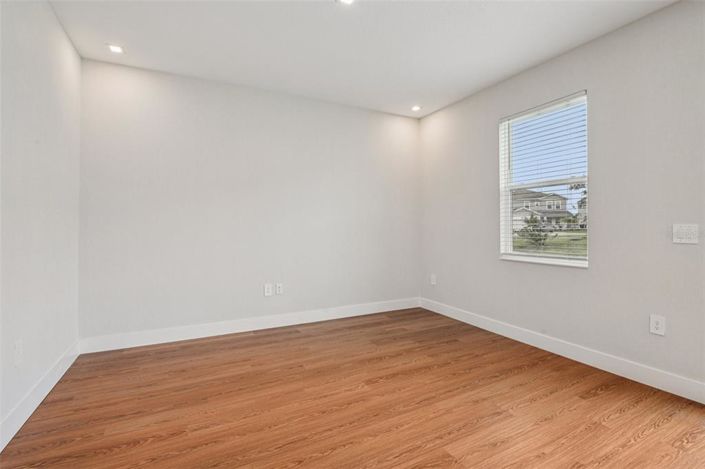 Image No.25-3 Bed Townhouse for sale