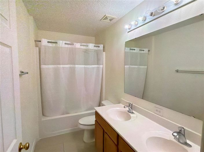 Image No.28-4 Bed Property for sale