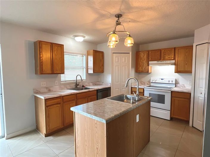 Image No.6-4 Bed Property for sale