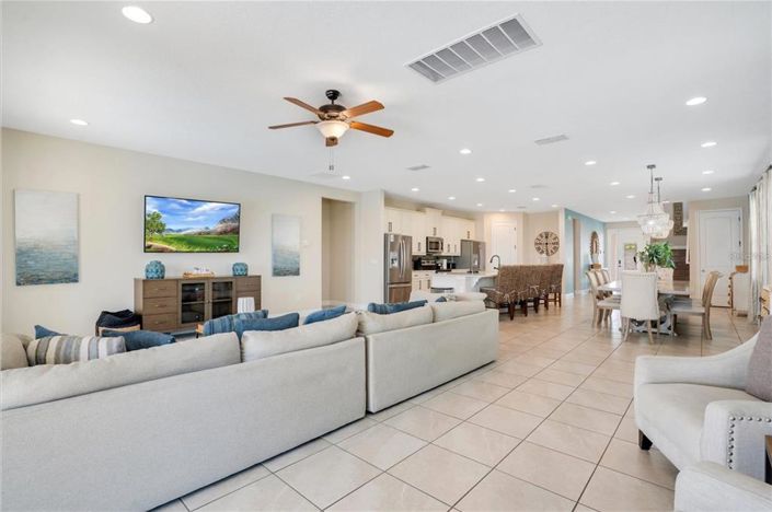 Image No.12-9 Bed Property for sale