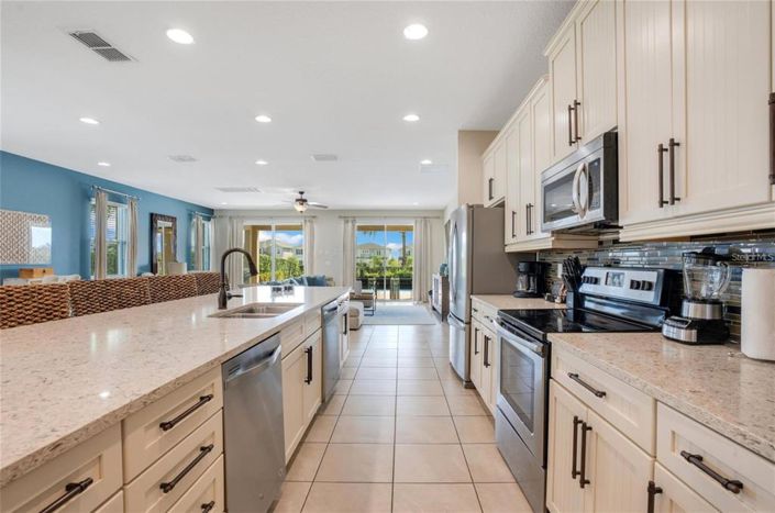 Image No.17-9 Bed Property for sale