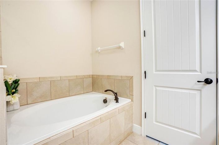 Image No.33-9 Bed Property for sale