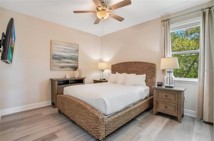 Image No.35-9 Bed Property for sale