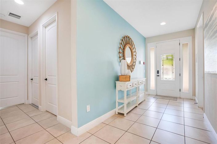 Image No.5-9 Bed Property for sale