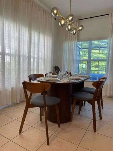 Image No.10-5 Bed Townhouse for sale