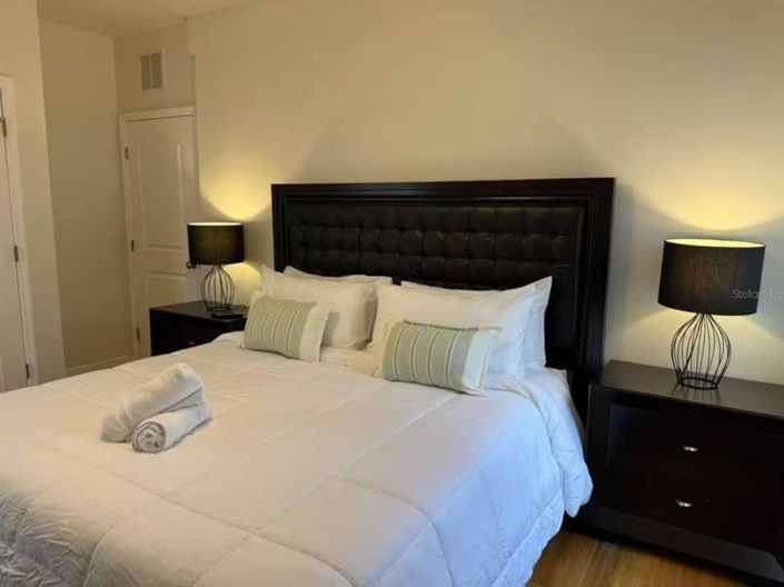 Image No.16-5 Bed Townhouse for sale